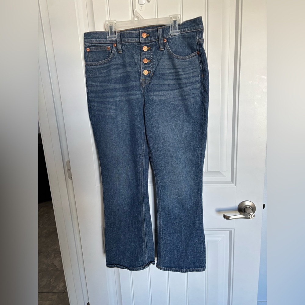 Perfect condition. Copper button front Demi 10” boot cut jean.